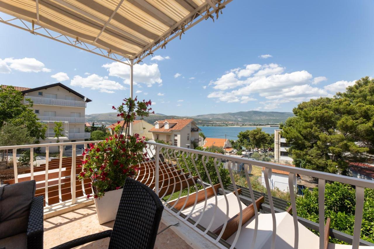 Treno, Luxurious With Jacuzzi And Sea-view Apartament Trogir