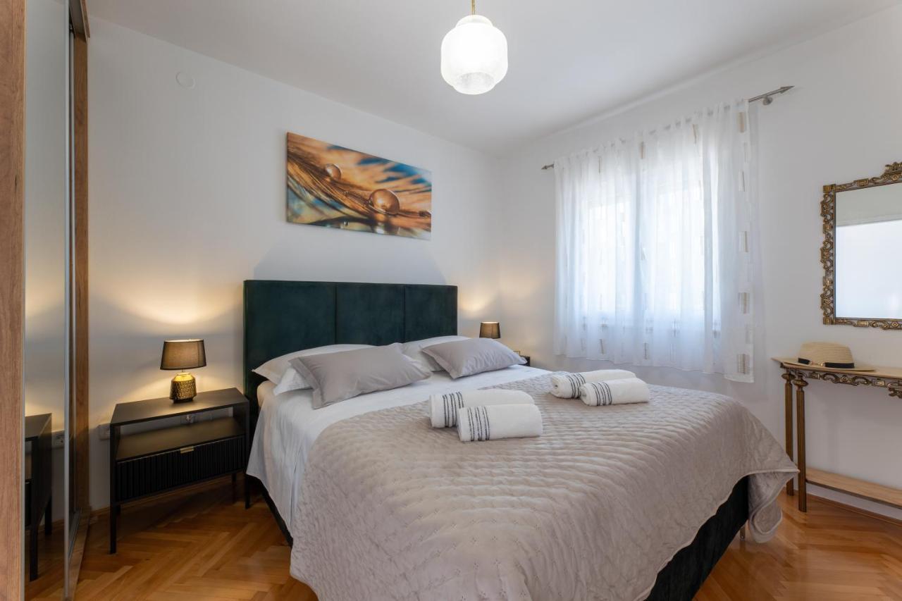 Treno, Luxurious With Jacuzzi And Sea-view Apartament *