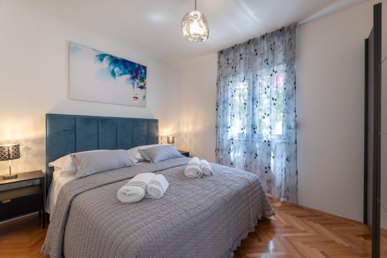 Treno, Luxurious With Jacuzzi And Sea-view *