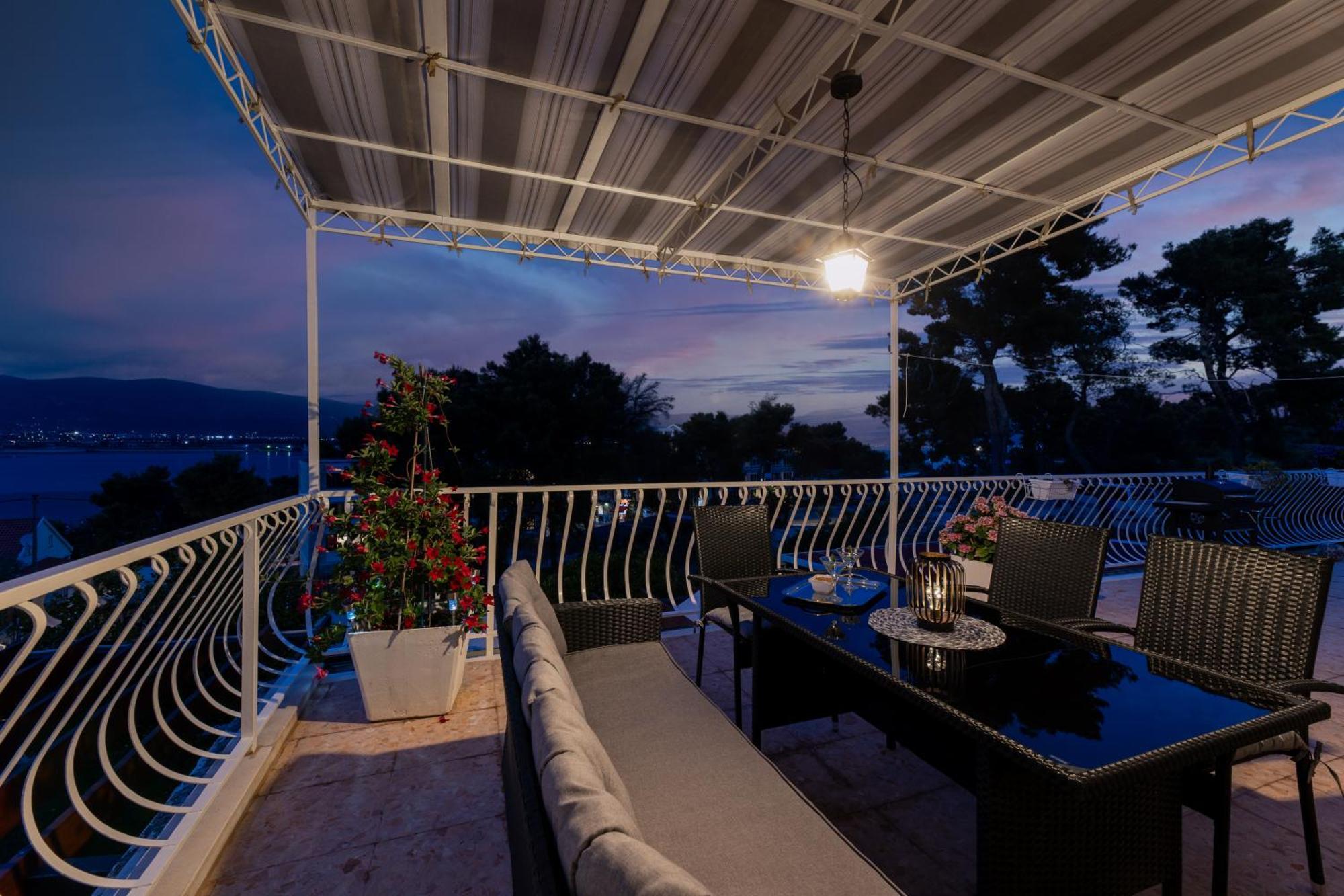 Apartament Treno, Luxurious With Jacuzzi And Sea-view *