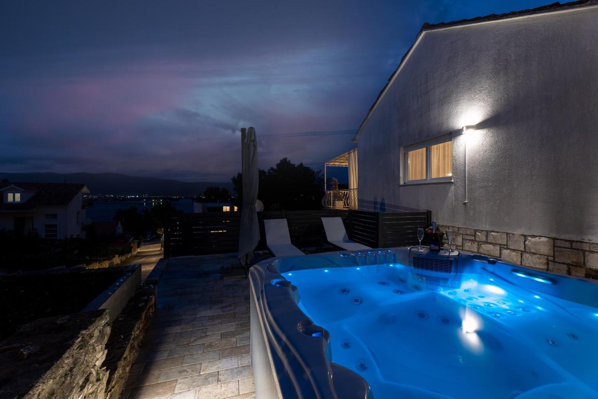 Treno, Luxurious With Jacuzzi And Sea-view *