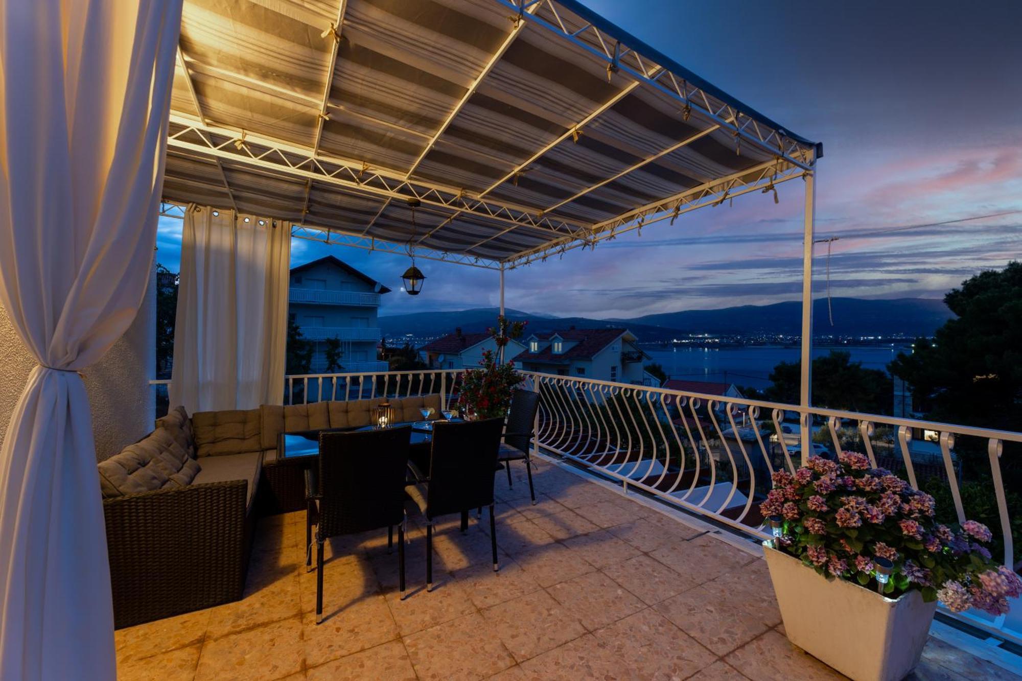 Treno, Luxurious With Jacuzzi And Sea-view * Trogir