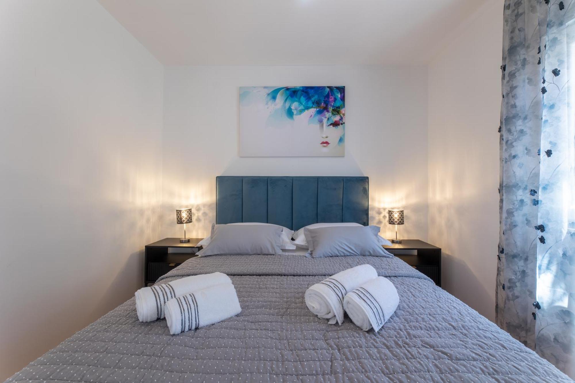 Treno, Luxurious With Jacuzzi And Sea-view * Trogir
