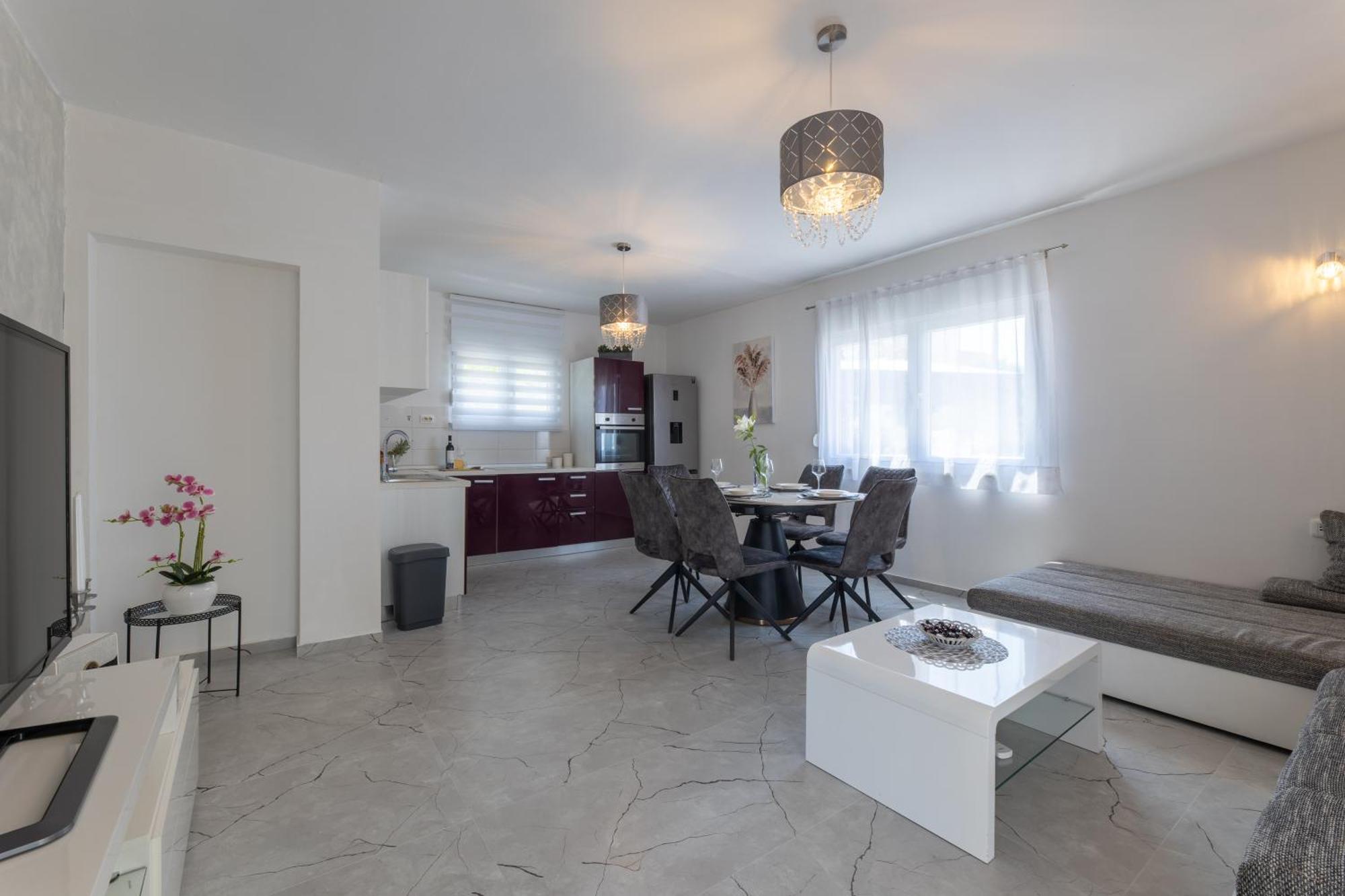 Treno, Luxurious With Jacuzzi And Sea-view Trogir