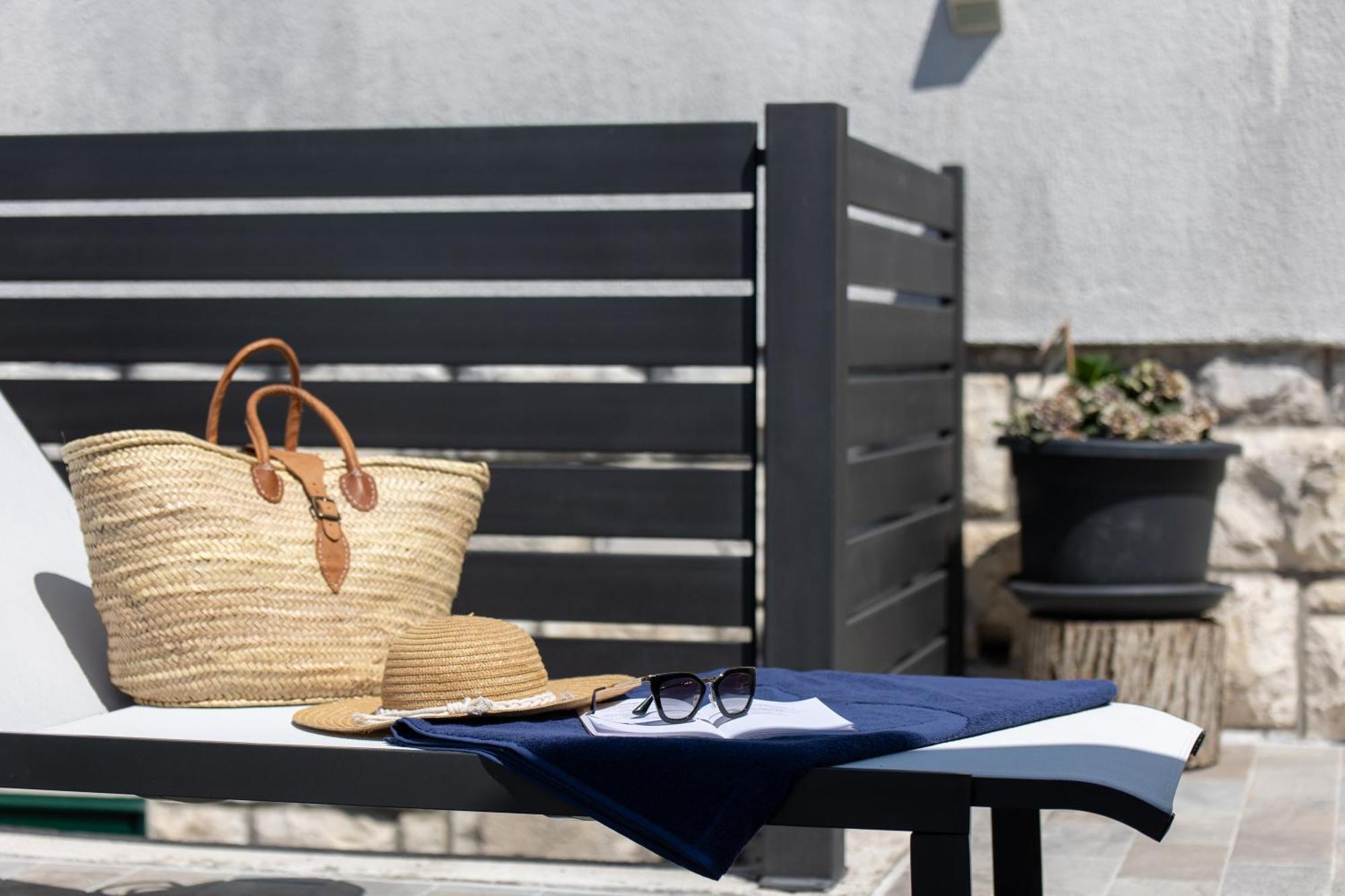 Treno, Luxurious With Jacuzzi And Sea-view * Trogir