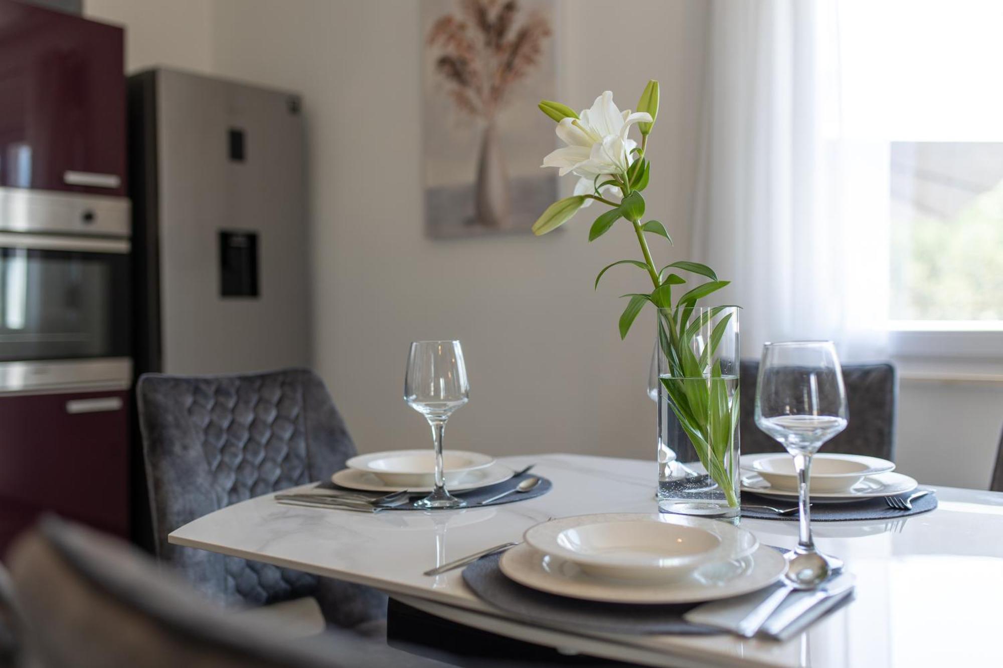 Apartament Treno, Luxurious With Jacuzzi And Sea-view *