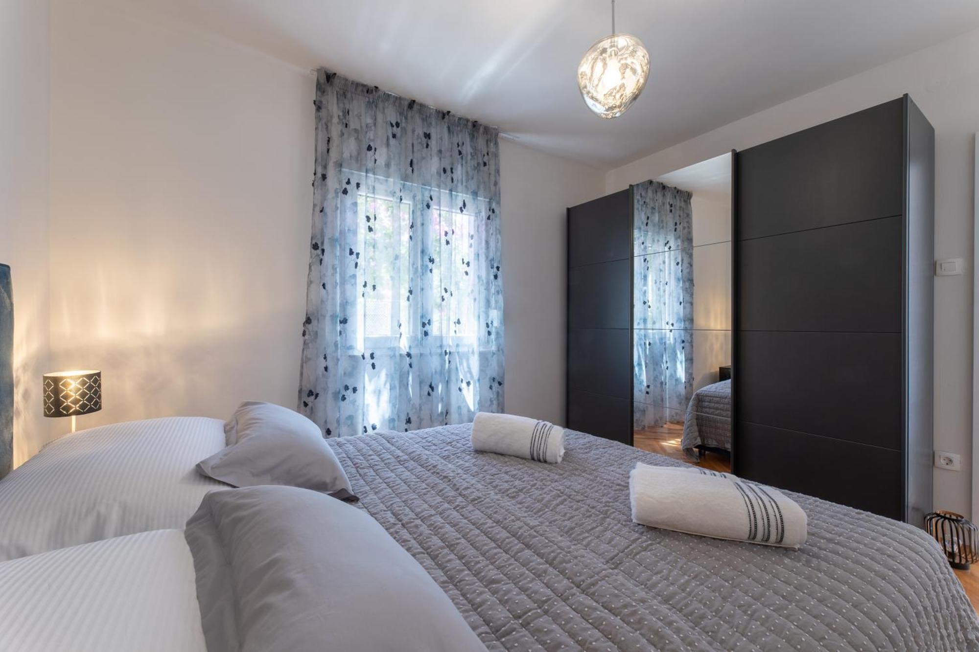 Treno, Luxurious With Jacuzzi And Sea-view Apartament *