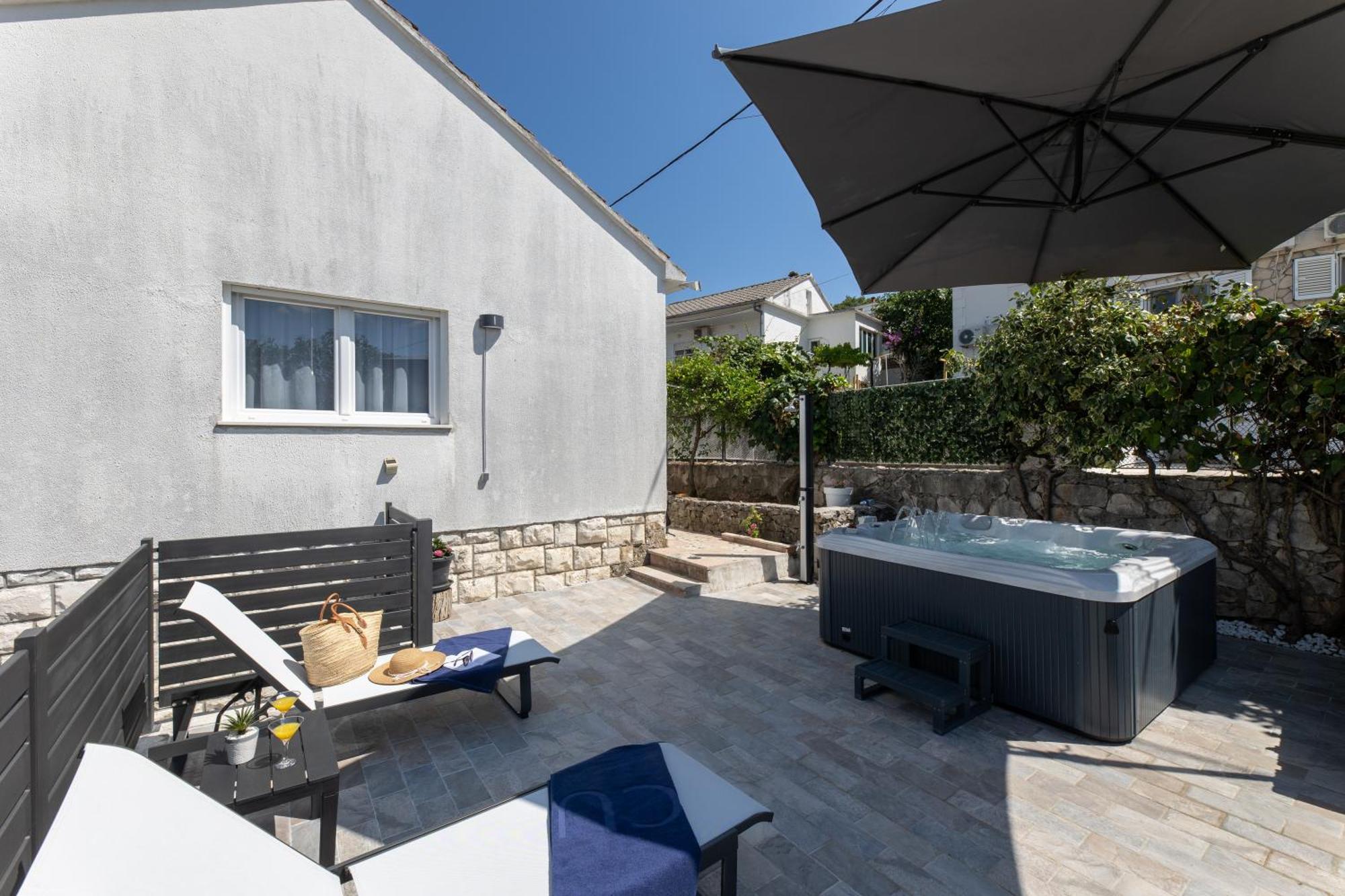 Apartament Treno, Luxurious With Jacuzzi And Sea-view