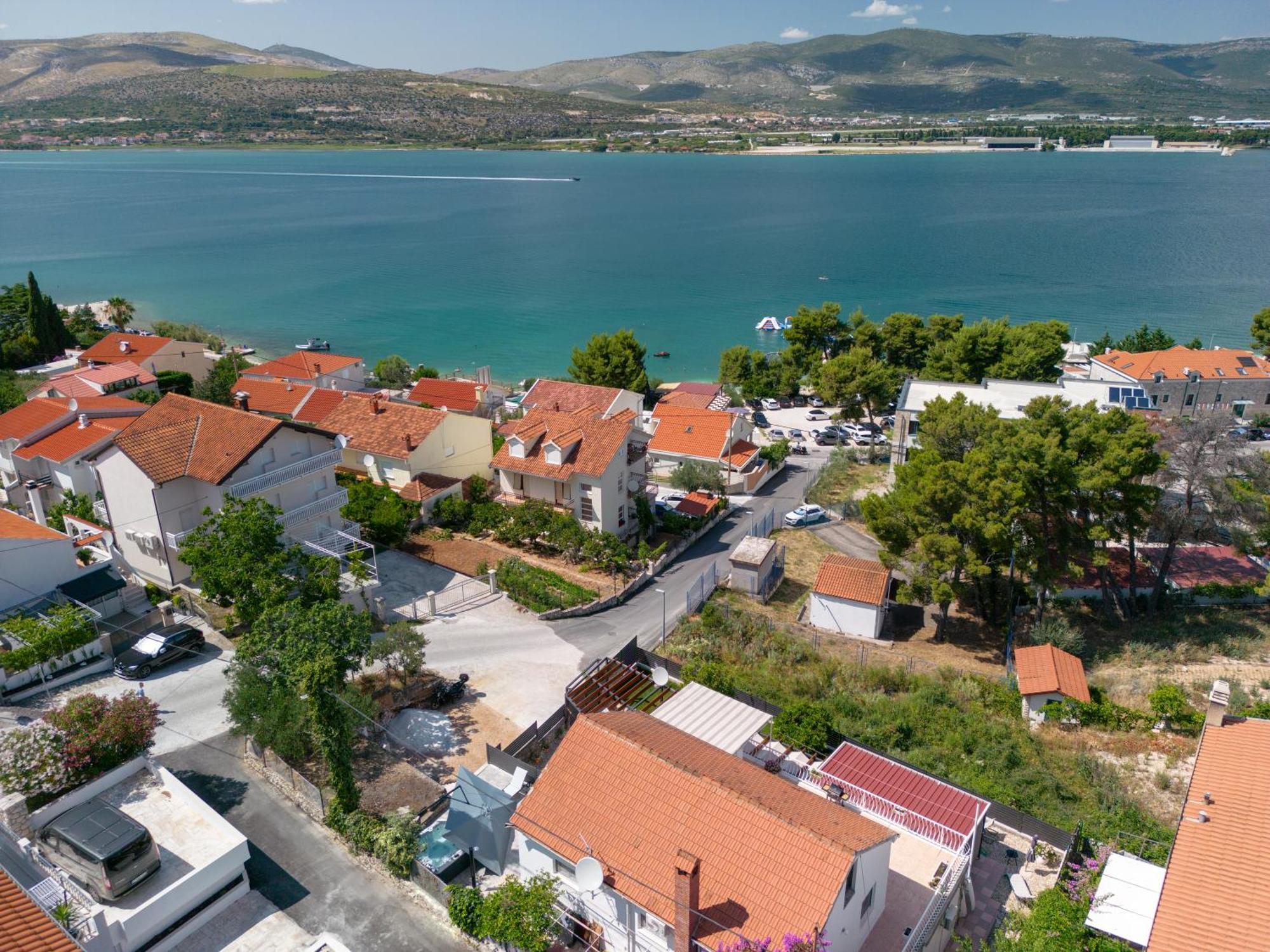 Treno, Luxurious With Jacuzzi And Sea-view * Trogir