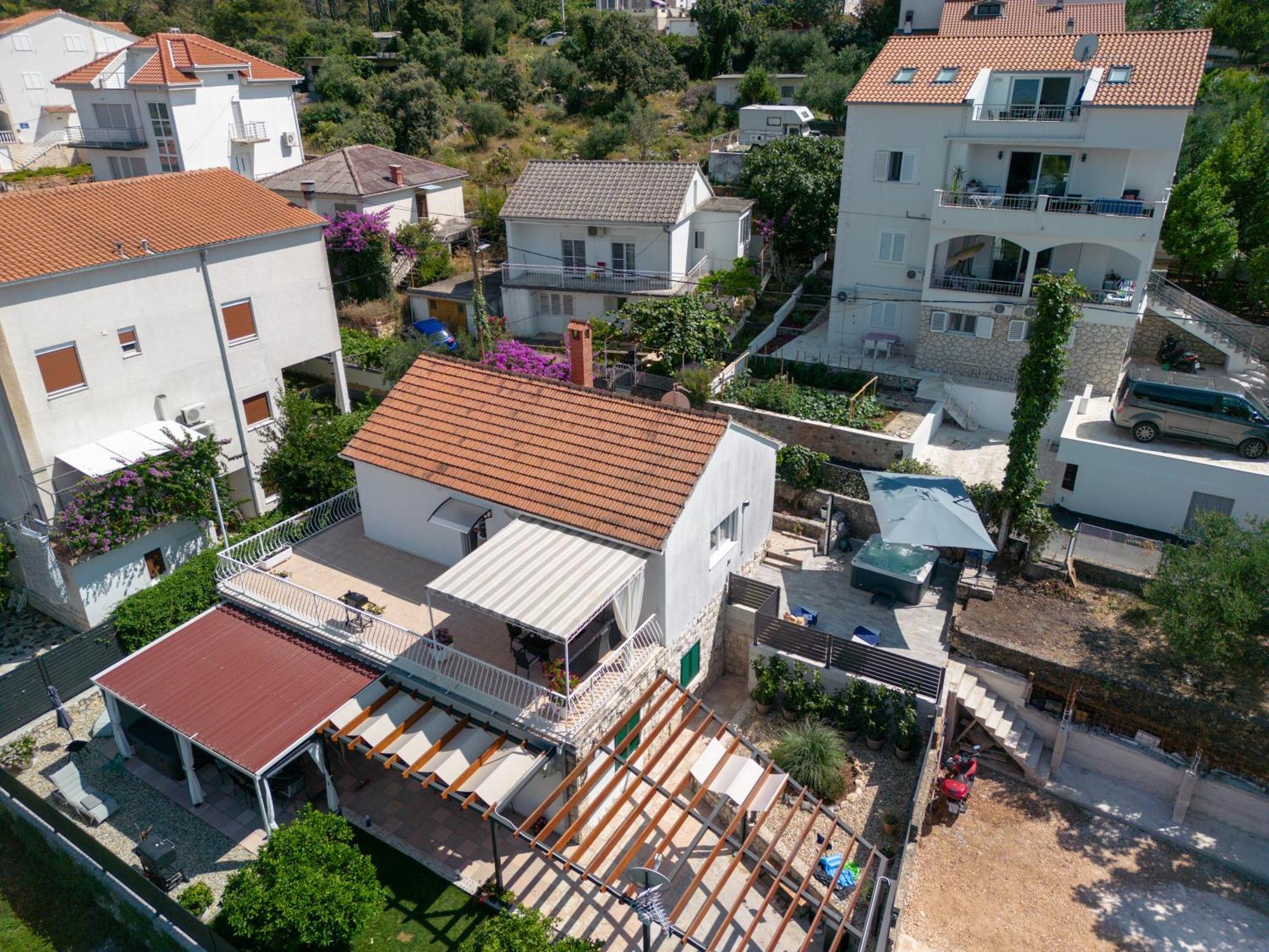 Treno, Luxurious With Jacuzzi And Sea-view Apartament Trogir