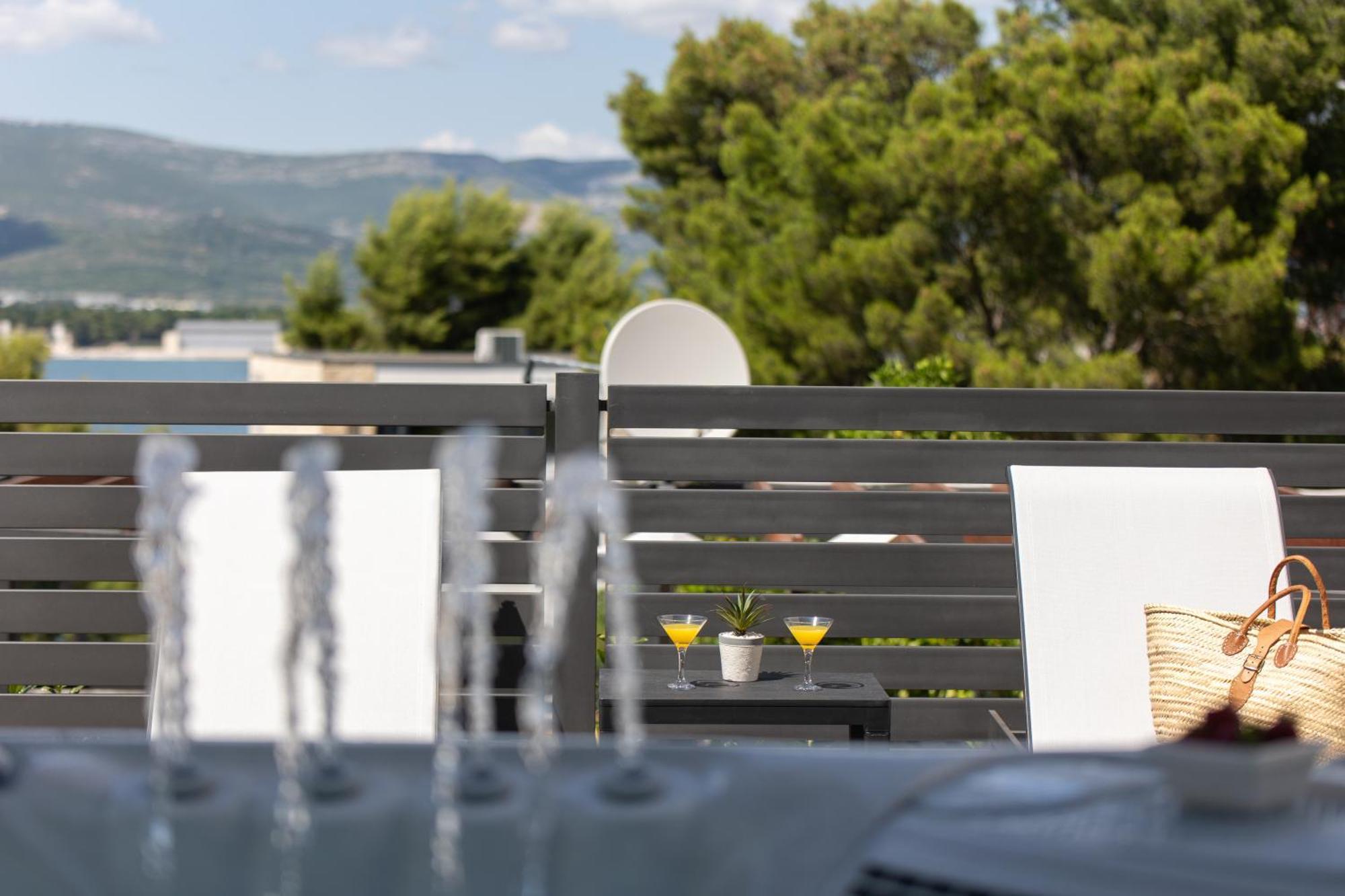 Treno, Luxurious With Jacuzzi And Sea-view *