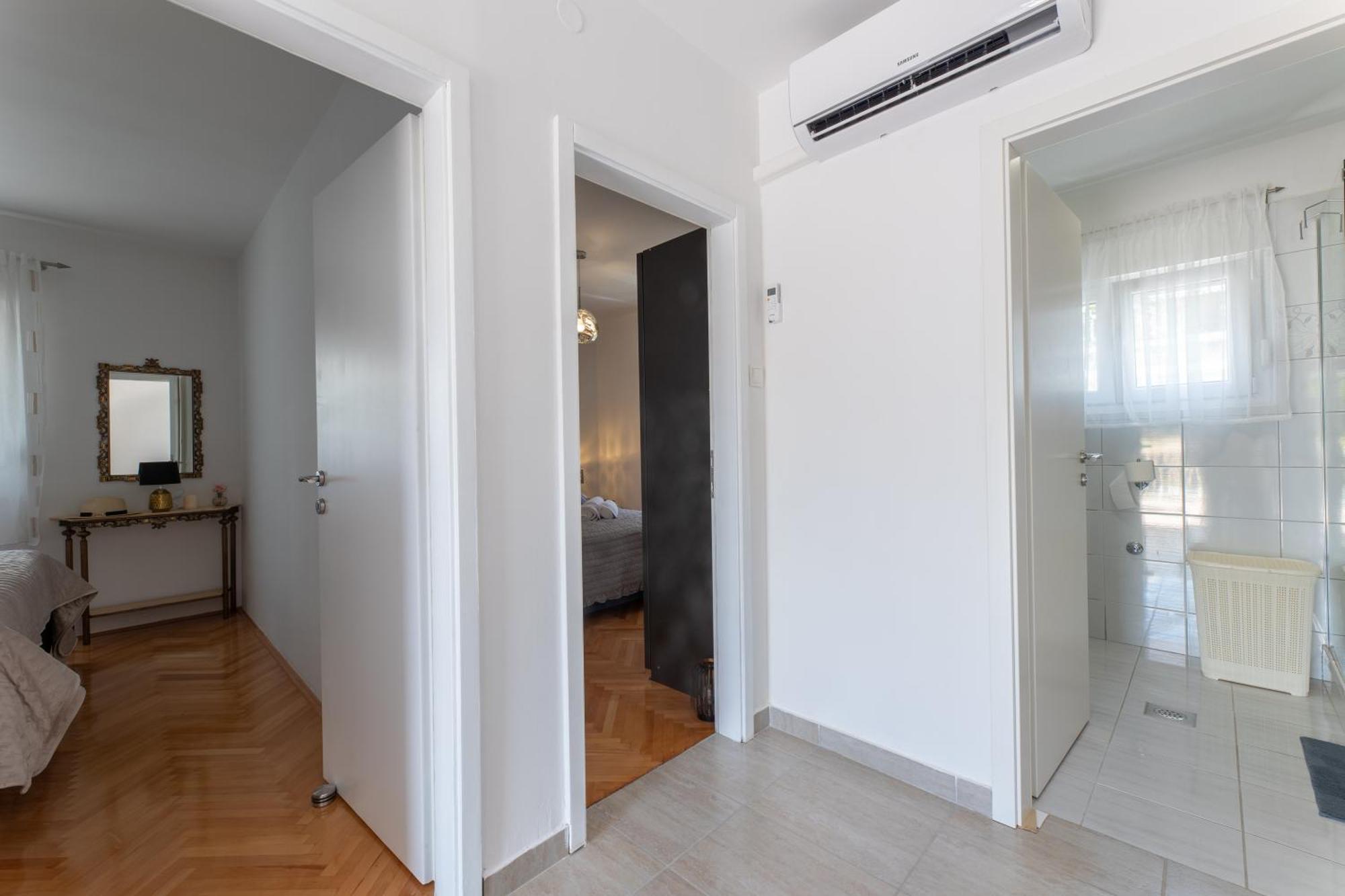 Treno, Luxurious With Jacuzzi And Sea-view Trogir