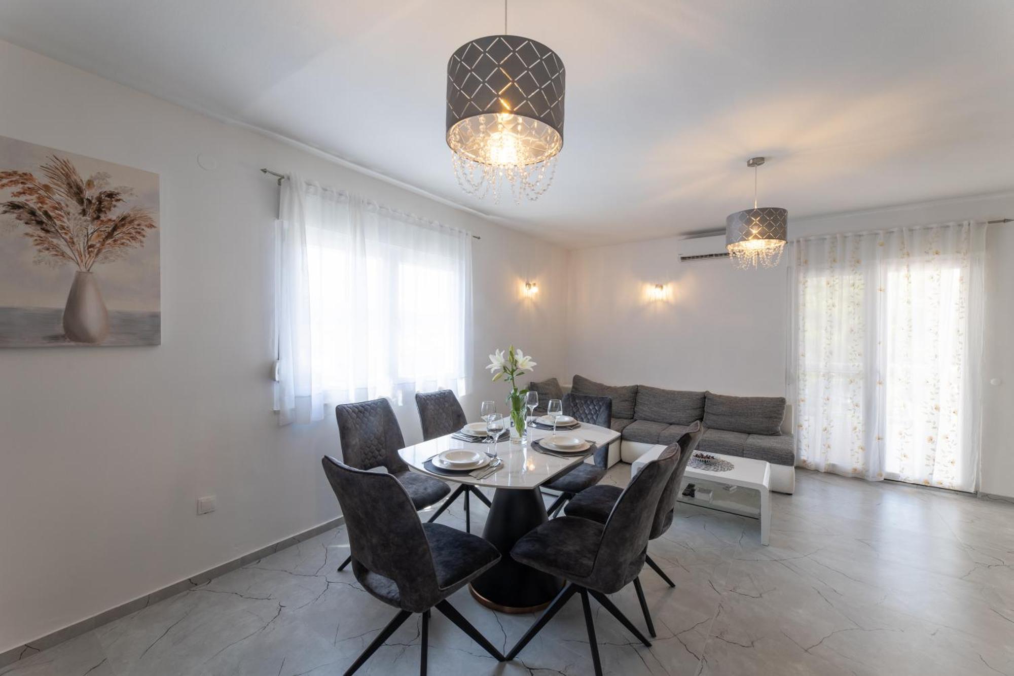 Treno, Luxurious With Jacuzzi And Sea-view Apartament