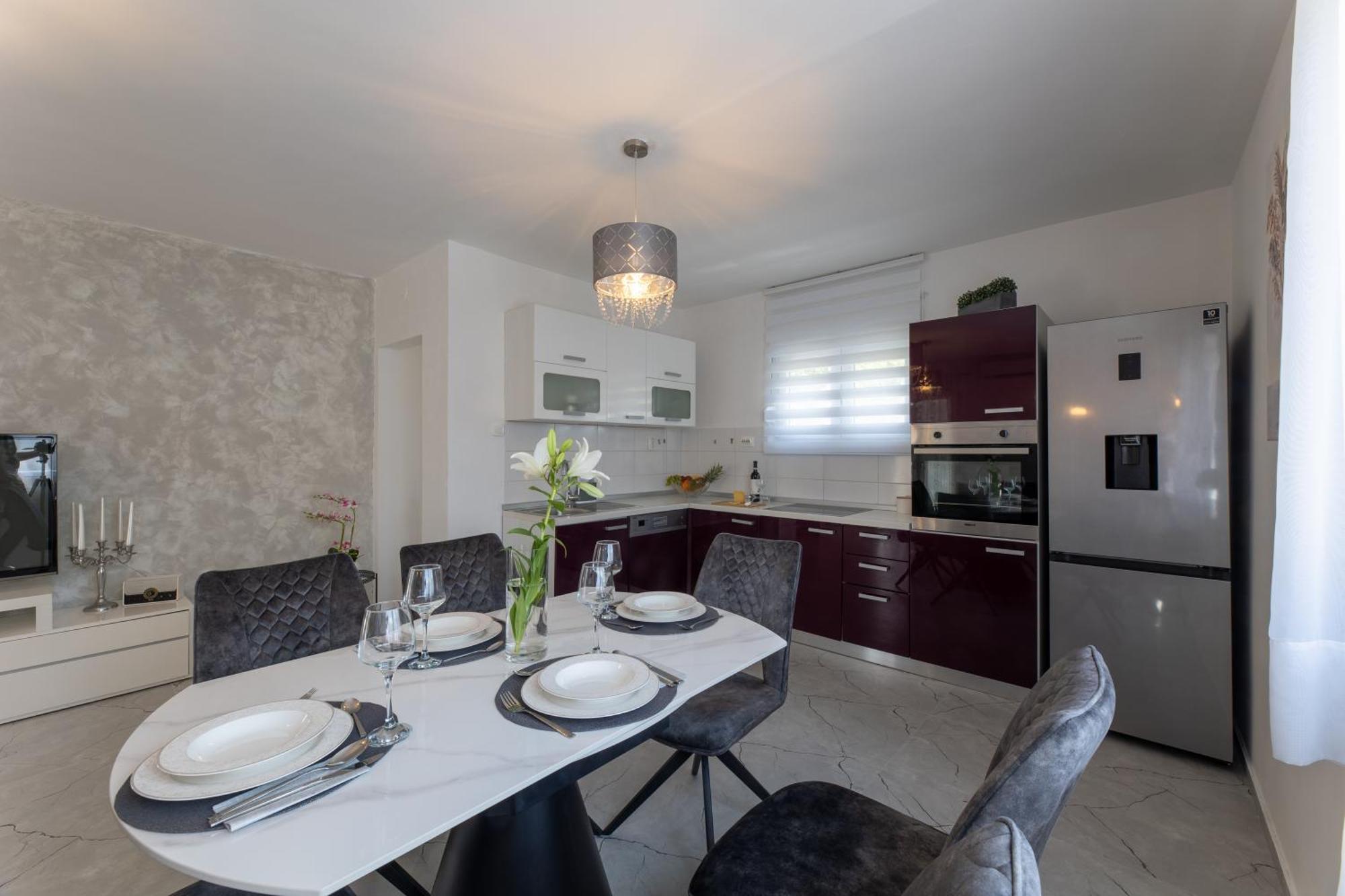 Apartament Treno, Luxurious With Jacuzzi And Sea-view *