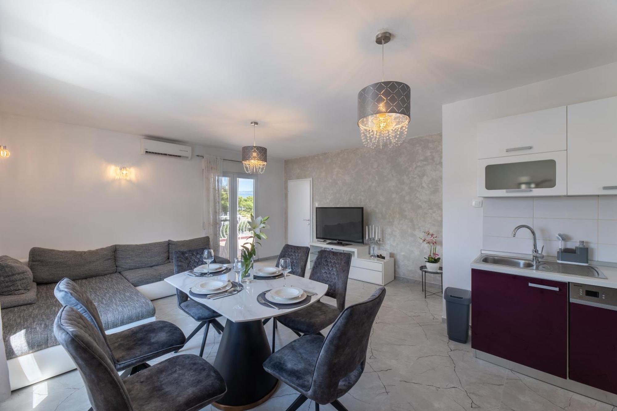 Treno, Luxurious With Jacuzzi And Sea-view * Trogir