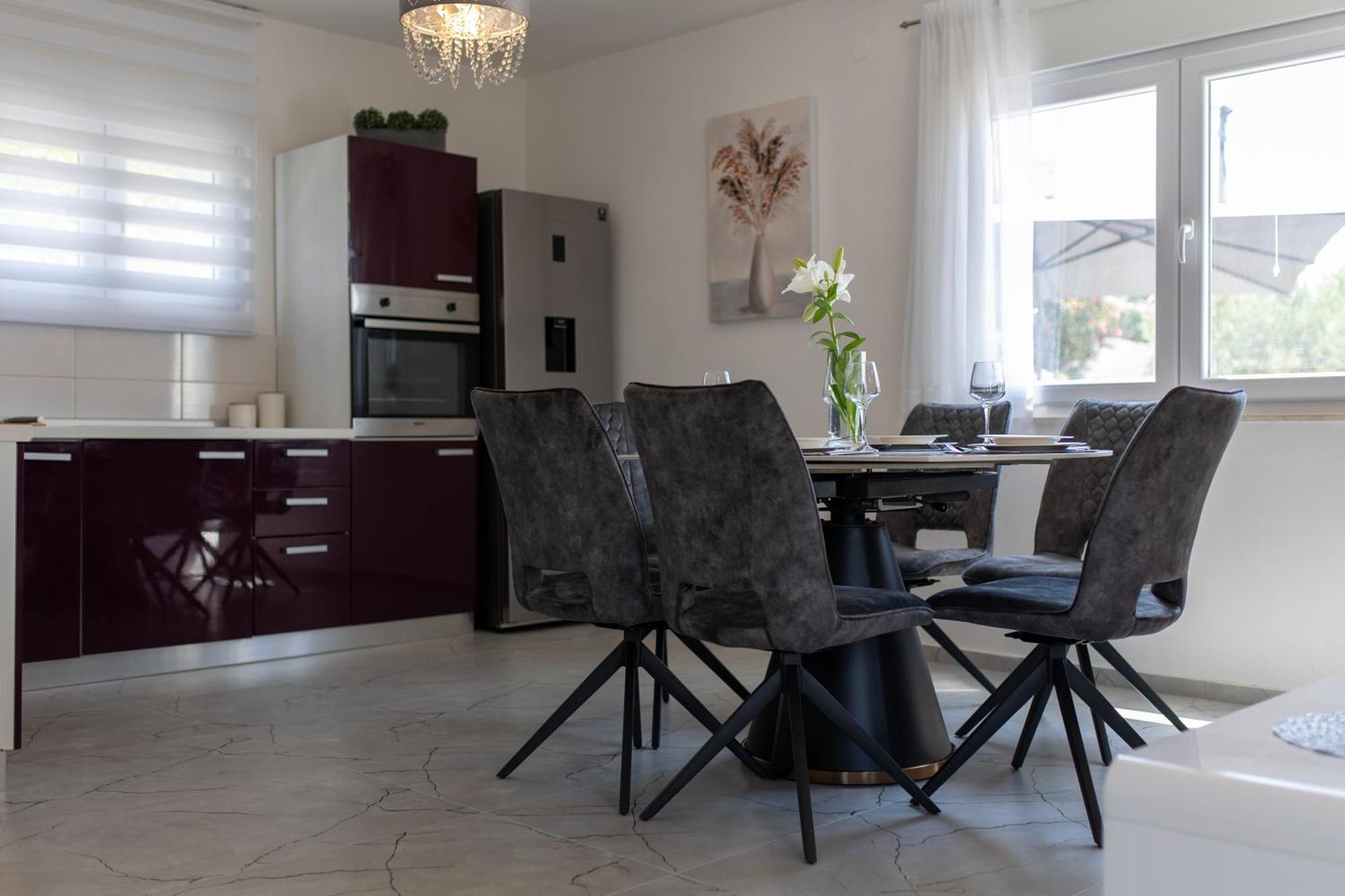 Treno, Luxurious With Jacuzzi And Sea-view Trogir